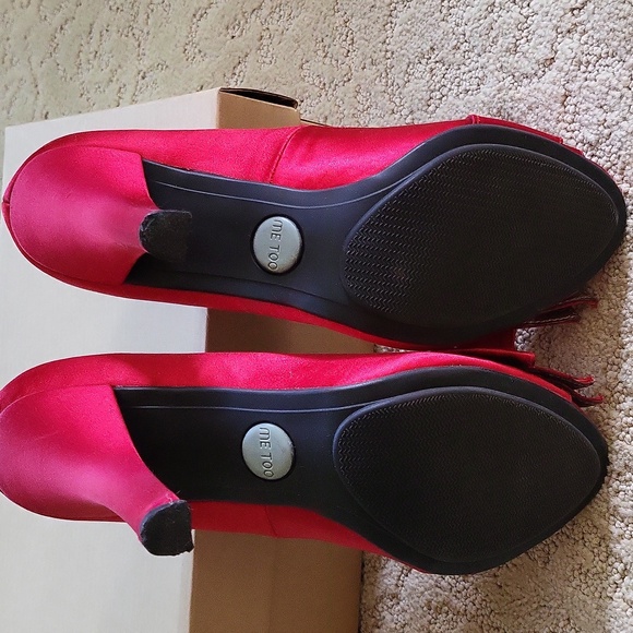 Me Too Red Satin Pumps - Never Been Worn - Picture 4 of 6